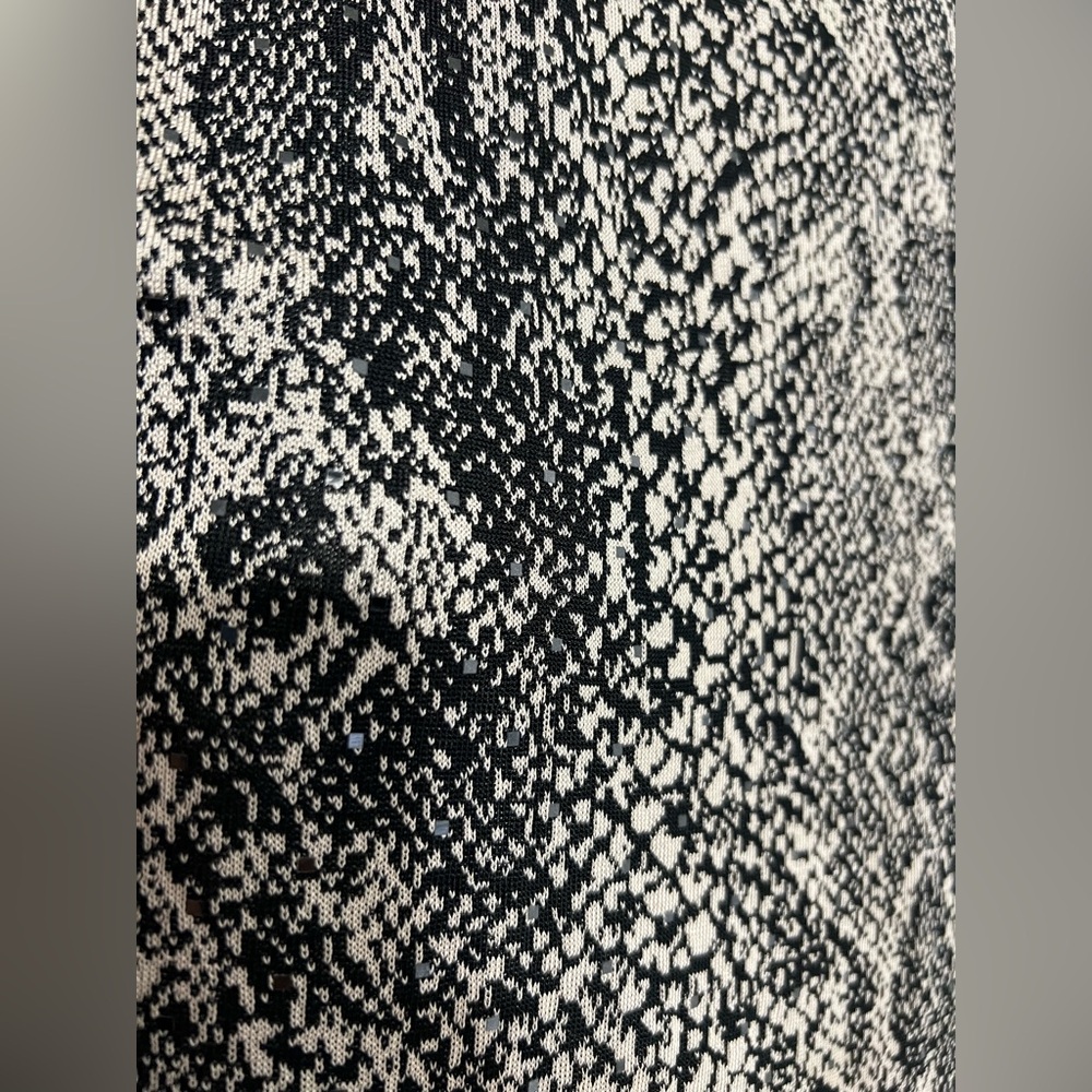 St. John Black Tan Animal Print Knit Sleeveless Mock Neck Sequin Top Size M - Picture 6 of 8